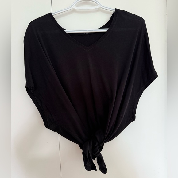 Drapey Black Tee: Lululemon - Picture 3 of 13